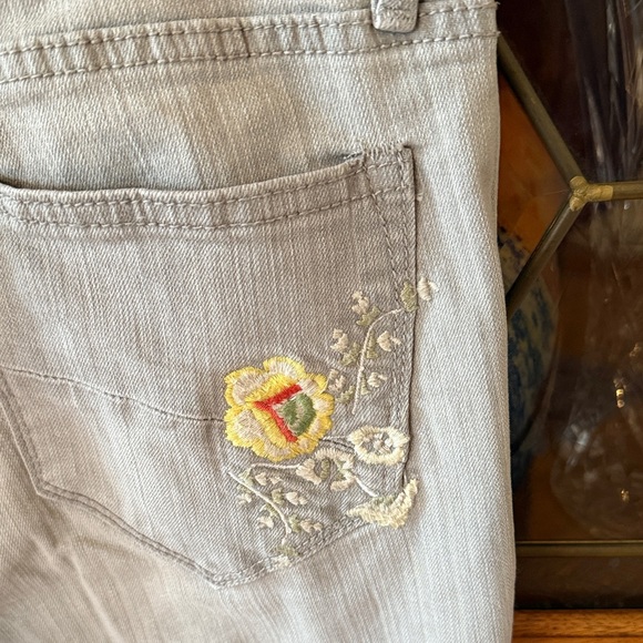 DRIFTWOOD Light Gray Women's Skinny Jeans with Floral Embroidery - Picture 7 of 10